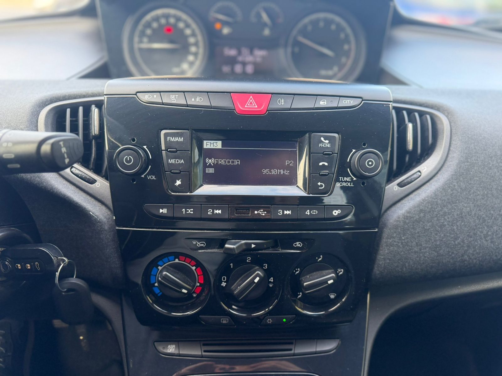 Lancia Ypsilon – foto 11